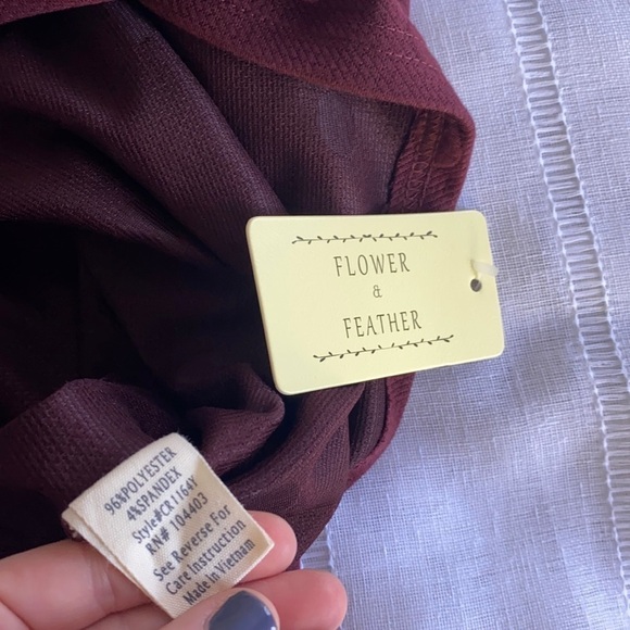 NWT Flower to Feather maroon short sleeve top. - Picture 4 of 8